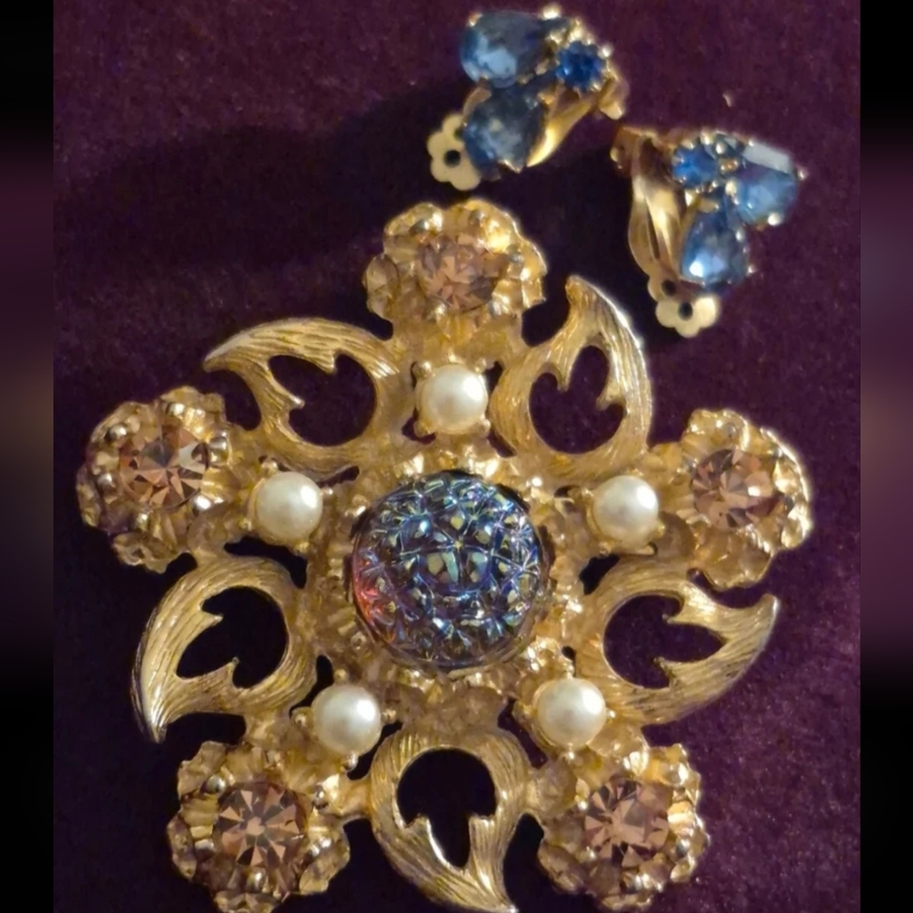 Vintage 2.25" faux druzy quartz, topaz rhinestone, gold ornate brooch w earrings
